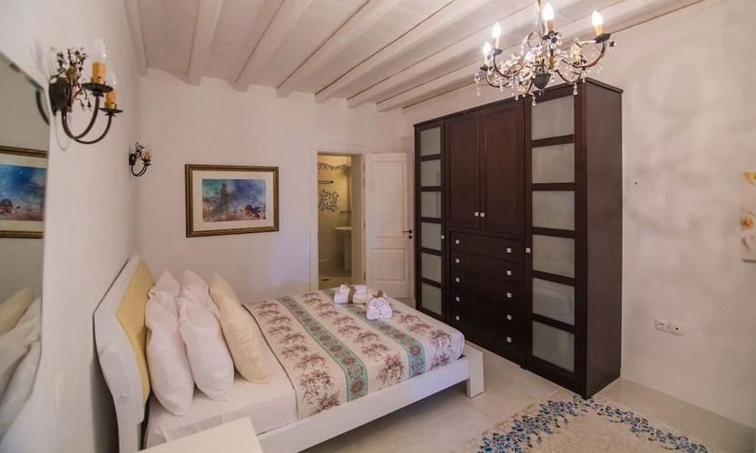 Villa_Eli_31.jpg Agios Ioannis Mykonos 3rd Bedroom, bed, pillows, cabinet, carpet