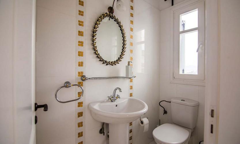 Villa_Eli_33.jpg Agios Ioannis Mykonos 3rd Bathroom, toilet, washstand, towel rack, mirror