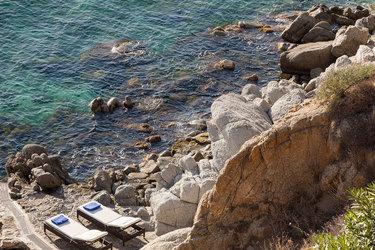 Villa_Jolly_03.jpg Agios Lazaros Mykonos Outdoor, rock, climbers, sea, towels