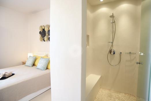 Villa_Lenard_15.jpg Panormos Mykonos 1st Bathroom, shower, door, bed