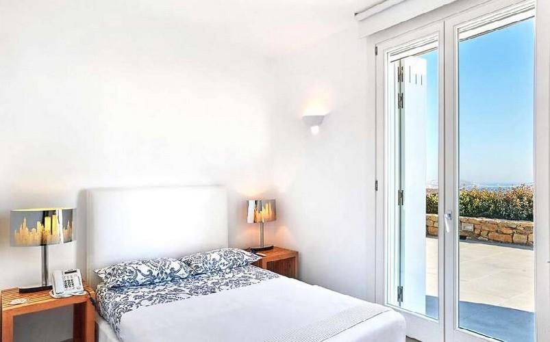 Villa_Nadine_17.jpg Houlakia Mykonos 5th Bedroom, bed, pillows, lamp