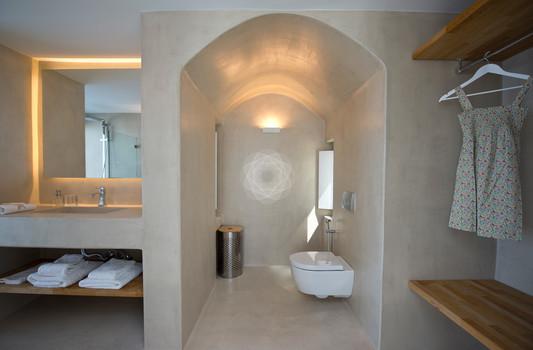 Villa_Ophelia_01.jpg Agios Lazaros Mykonos 3rd Bathroom, toilet, towels, washstand