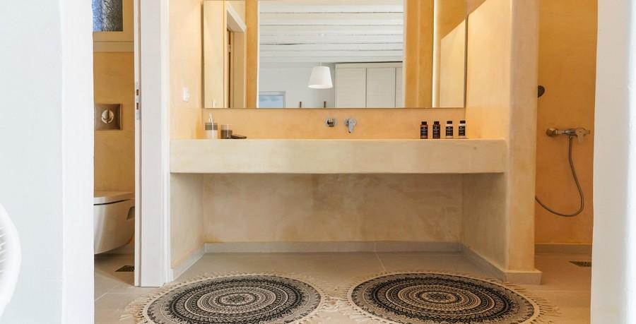 Villa_Sofy_21.jpg Kalafatis Mykonos 2nd Bathroom, carpet, toilet, washstand, mirror, lamp