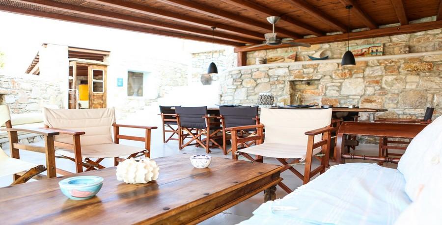 Villa_Tessa_08.jpg Agios Ioannis Mykonos Outdoor Living area, table, chairs, vase, lamp
