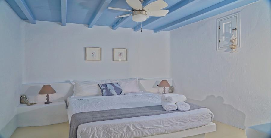 Villa_Tessa_27.jpg Agios Ioannis Mykonos 5th Bedroom, bed, pillows, fan, night table