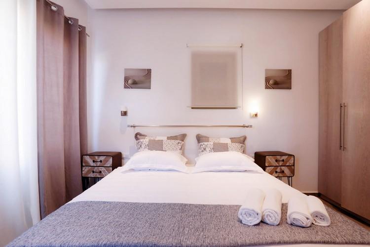 Villa_Yanni_17.jpg Fanari Mykonos 2nd Bedroom, bed, pillows, towel, night table