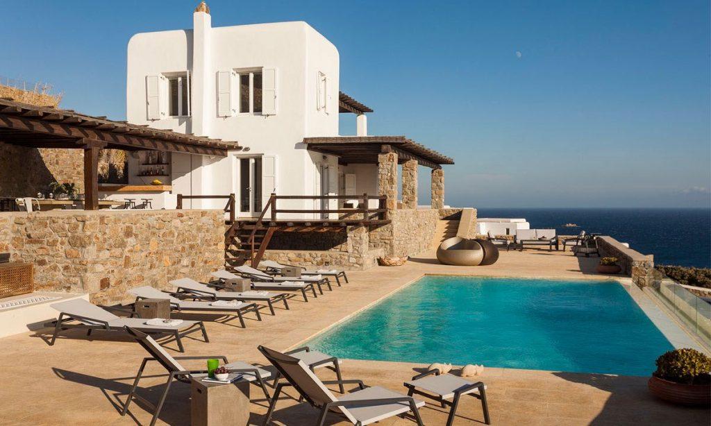 Villa-Agda_07.jpg Agios Ioannis Mykonos, villa exterior, pool, climbers, sun chairs, sea, sky