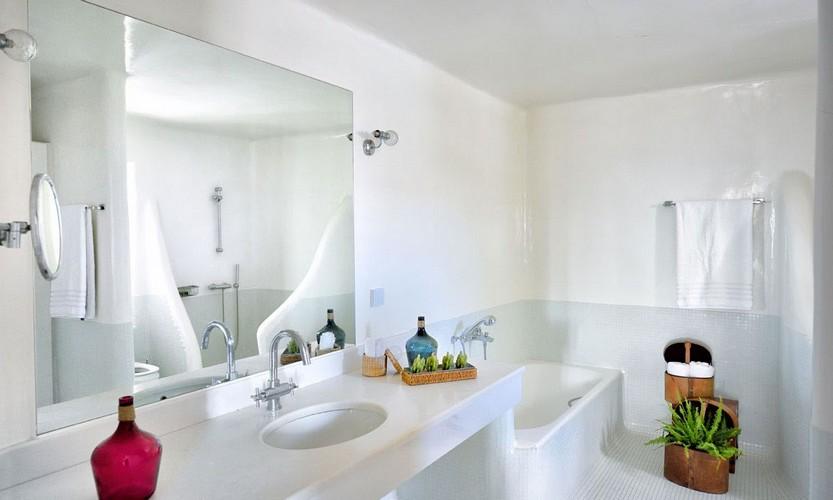Villa_Patricia_44.jpg Super Paradise Mykonos 3rd Bathroom, vase, bath, mirror, washstand