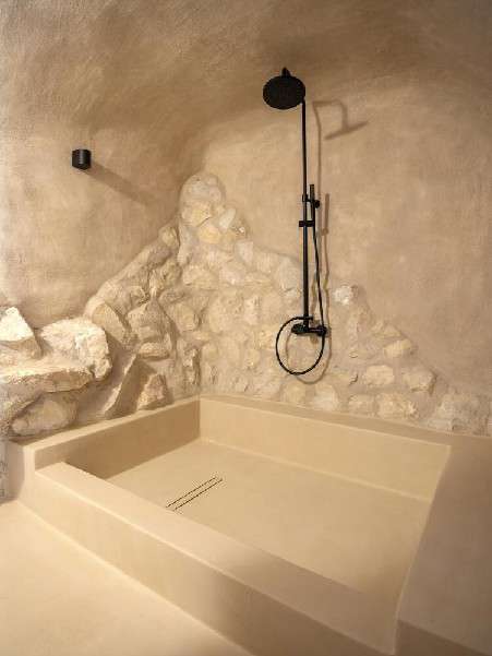 uniquely designed bathroom shower