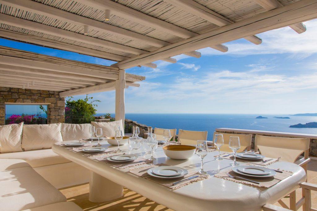 ideal place for dinner with a divine view of the sunset over the sea