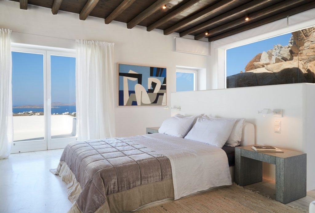 bedroom with sea view and lots of daylight