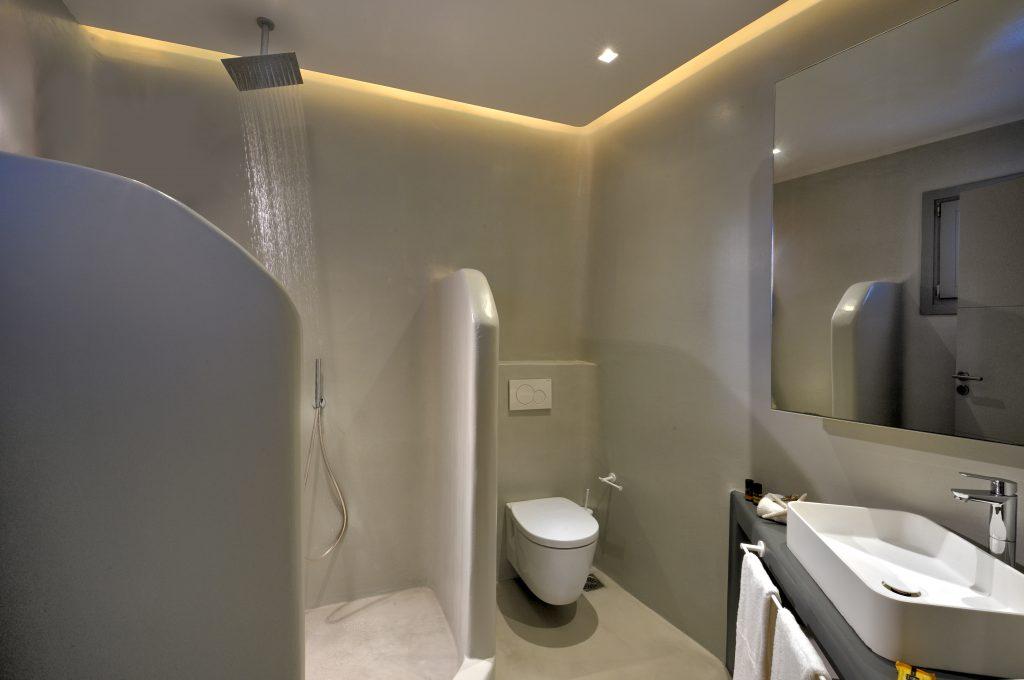 bathroom with ceramic sink and toilet