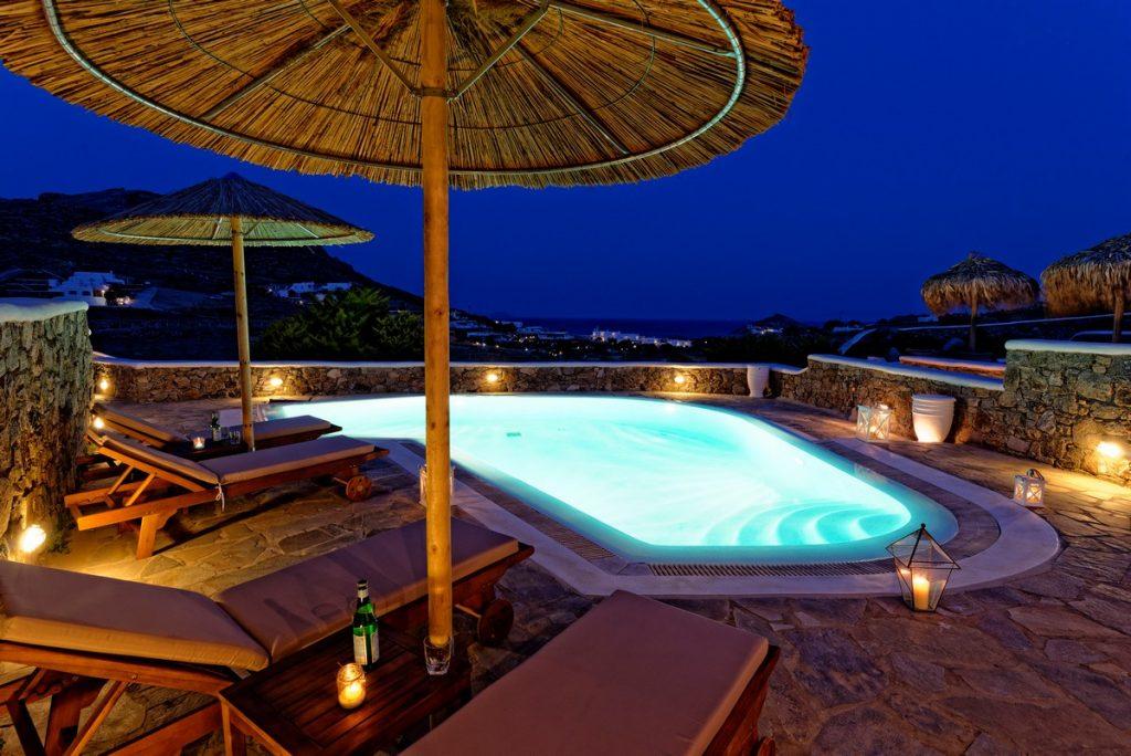 stunning view of sea horizon by the pool perfect to have a cocktail and watch stars
