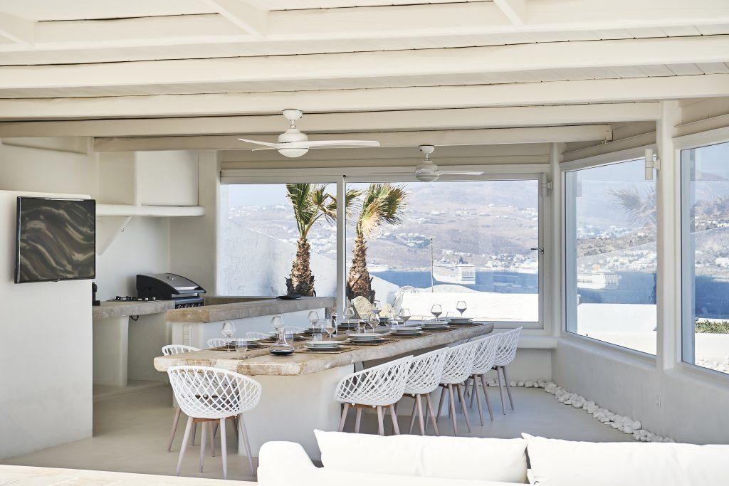room overlooking the crystal blue sea ideal for lunch with family and friends