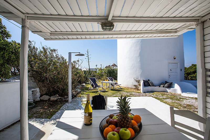 Outdoor area of villa Zale in Mykonos
