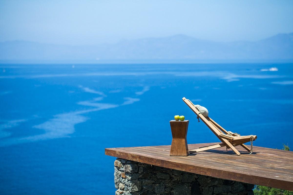 Sea terrace with a view on Mykonos